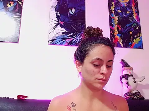 Caroline Jons online show from November 24, 2025, 1:33 pm