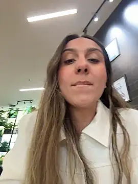 sarah honey   online show from November 11, 2025, 2:28 pm