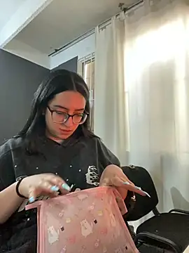 Snapshot of Kloe_Novoa chatting on November 12, 2025, 12:49 pm Kloe Novoa online show from November 12, 2025, 12:49 pm