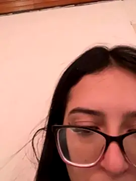 Snapshot of Kloe_Novoa chatting on December 2, 2025, 1:39 pm Kloe Novoa online show from December 2, 2025, 1:39 pm