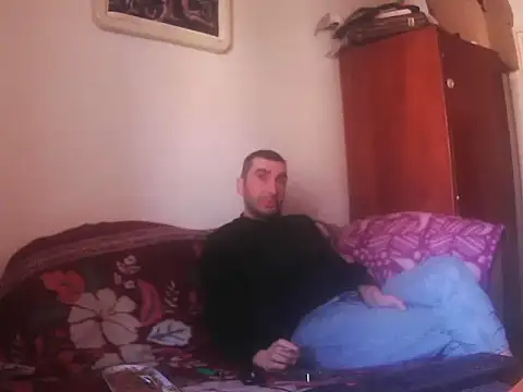 Snapshot of alin42xx chatting on November 7, 2025, 8:36 am alin42xx online show from November 7, 2025, 8:36 am