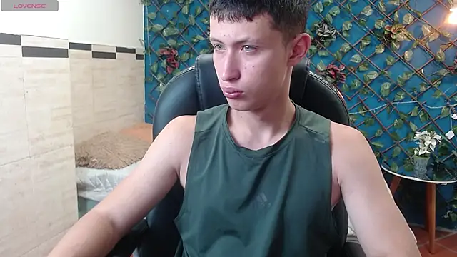 Garuo 18 online show from November 20, 2025, 3:07 am