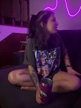 Hannahinfame online show from November 11, 2025, 5:29 am