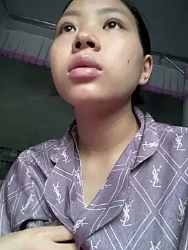 Snapshot of Milk_xx chatting on November 2, 2025, 7:11 am Milk xx online show from November 2, 2025, 7:11 am