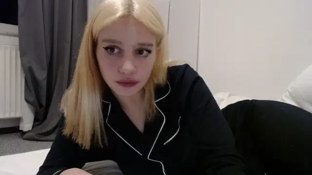 bellefleurrr online show from December 15, 2025, 8:57 pm