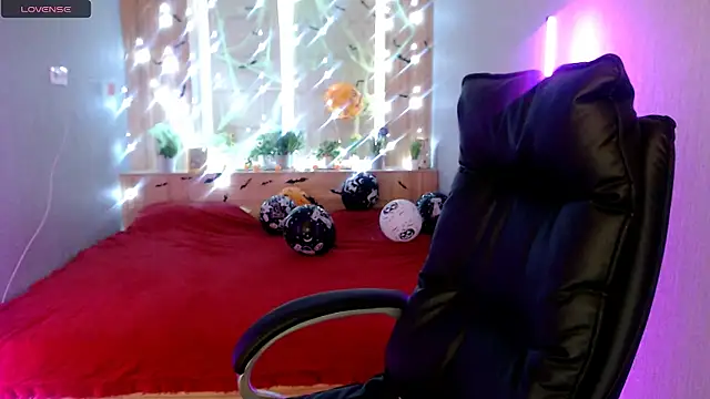 Snapshot of Sweet-n-Strong chatting on November 13, 2025, 7:51 am Sweet-n-Strong online show from November 13, 2025, 7:51 am