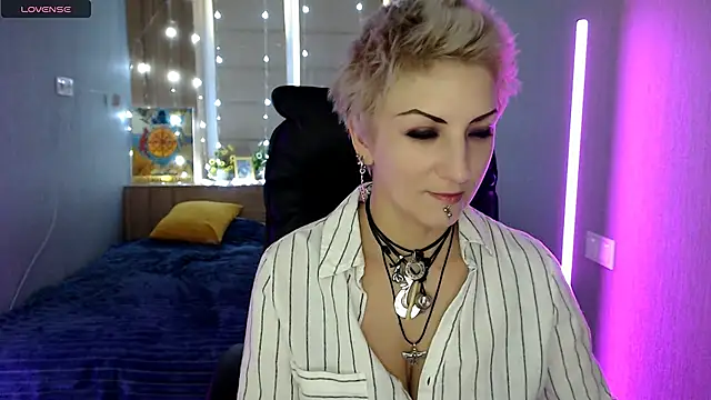 Snapshot of Sweet-n-Strong chatting on December 3, 2025, 7:05 am Sweet-n-Strong online show from December 3, 2025, 7:05 am