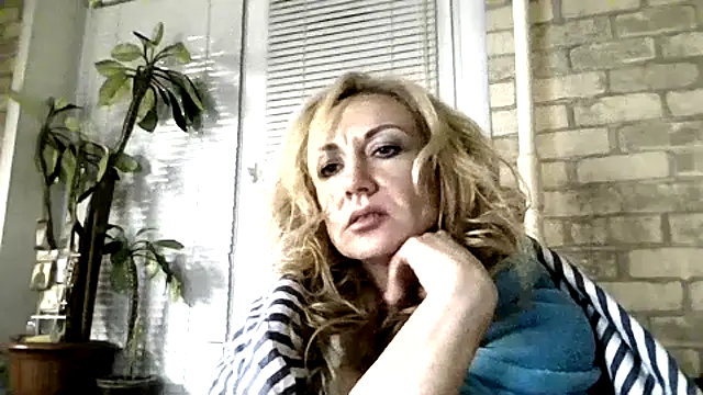 Snapshot of LilaniLoverx chatting on November 16, 2025, 11:21 pm LilaniLoverx online show from November 16, 2025, 11:21 pm