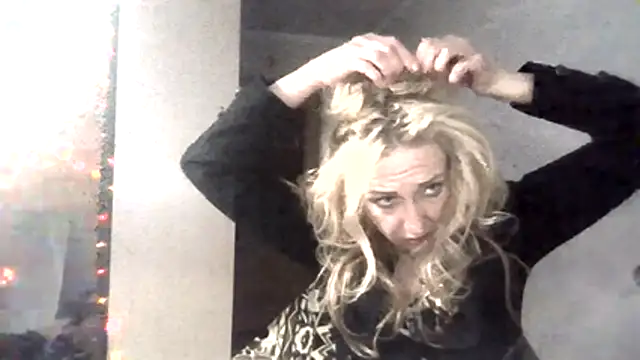 Snapshot of LilaniLoverx chatting on November 17, 2025, 1:28 pm LilaniLoverx online show from November 17, 2025, 1:28 pm