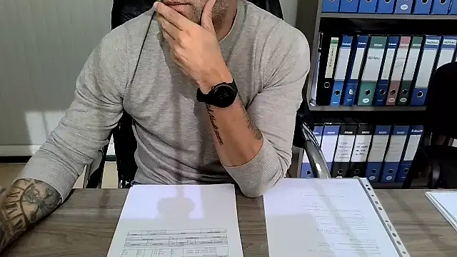 Snapshot of Evasionee chatting on October 28, 2025, 10:41 am Evasionee online show from October 28, 2025, 10:41 am