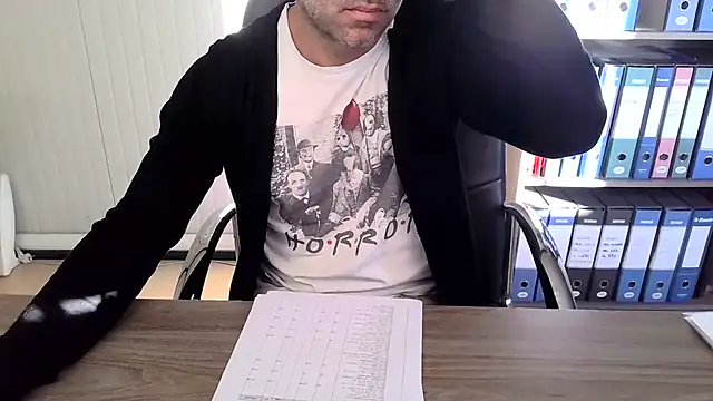 Snapshot of Evasionee chatting on November 10, 2025, 7:29 am Evasionee online show from November 10, 2025, 7:29 am