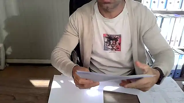 Snapshot of Evasionee chatting on November 14, 2025, 8:02 am Evasionee online show from November 14, 2025, 8:02 am