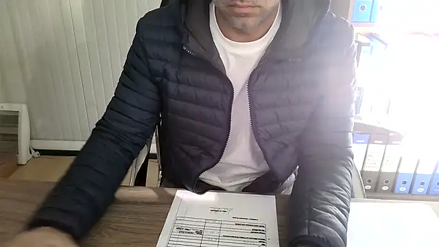 Snapshot of Evasionee chatting on November 19, 2025, 8:14 am Evasionee online show from November 19, 2025, 8:14 am