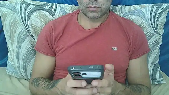 Snapshot of Evasionee chatting on November 19, 2025, 8:20 pm Evasionee online show from November 19, 2025, 8:20 pm