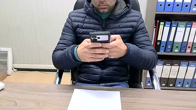 Snapshot of Evasionee chatting on November 21, 2025, 7:29 am Evasionee online show from November 21, 2025, 7:29 am