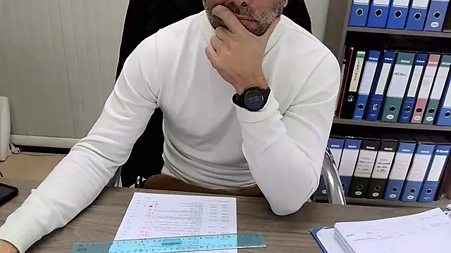 Snapshot of Evasionee chatting on November 24, 2025, 9:20 am Evasionee online show from November 24, 2025, 9:20 am