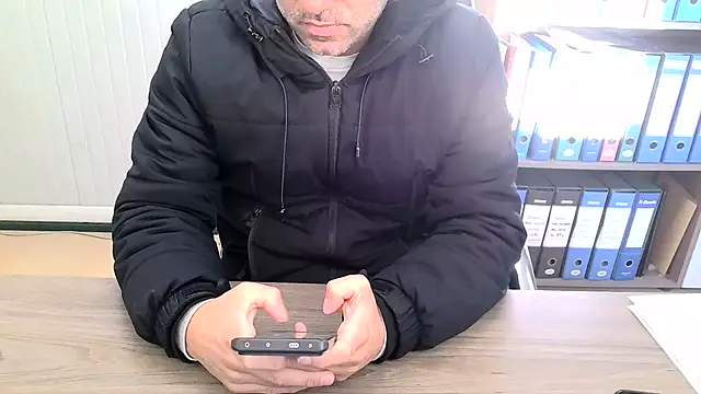 Snapshot of Evasionee chatting on December 1, 2025, 7:35 am Evasionee online show from December 1, 2025, 7:35 am