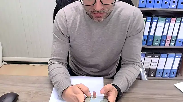 Snapshot of Evasionee chatting on December 3, 2025, 8:34 am Evasionee online show from December 3, 2025, 8:34 am