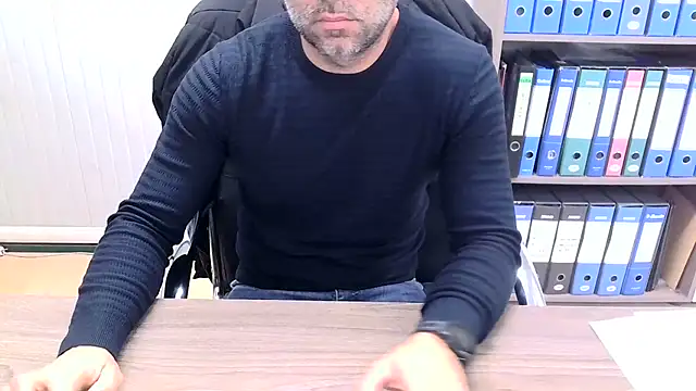 Snapshot of Evasionee chatting on December 5, 2025, 8:01 am Evasionee online show from December 5, 2025, 8:01 am