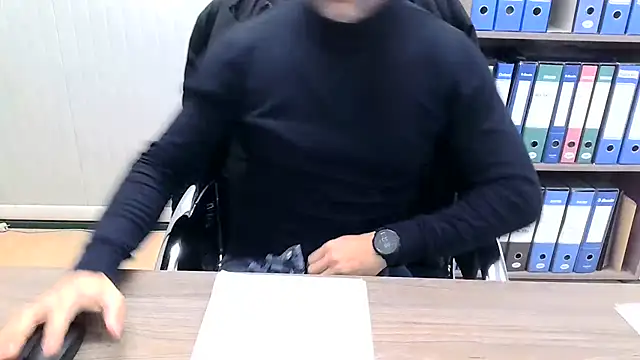 Snapshot of Evasionee chatting on December 15, 2025, 7:34 am Evasionee online show from December 15, 2025, 7:34 am