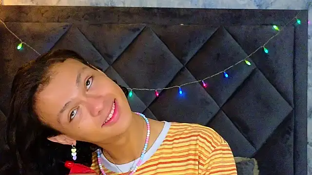 Snapshot of Indi_rave chatting on November 26, 2025, 1:01 pm Indi rave online show from November 26, 2025, 1:01 pm