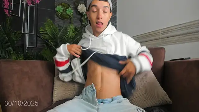 Snapshot of Dallen_Grant chatting on October 30, 2025, 11:55 am Dallen Grant online show from October 30, 2025, 11:55 am