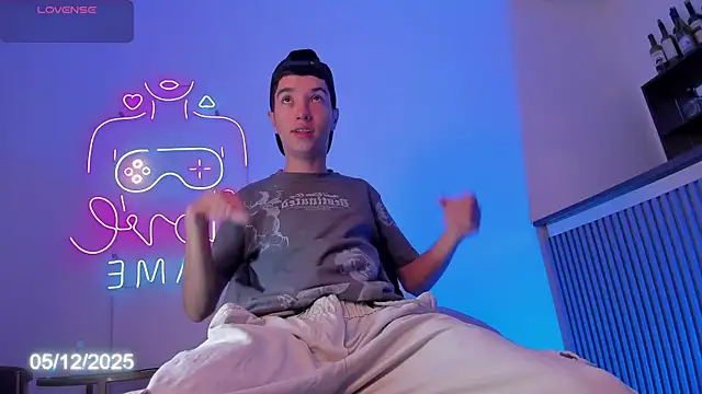 Snapshot of Dallen_Grant chatting on December 5, 2025, 12:36 pm Dallen Grant online show from December 5, 2025, 12:36 pm