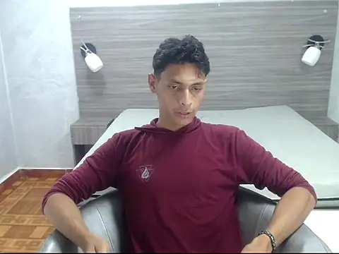 wiltom  online show from November 2, 2025, 9:17 pm