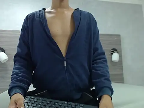 wiltom  online show from November 11, 2025, 3:50 am