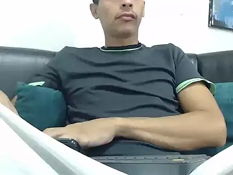 wiltom  online show from November 23, 2025, 3:39 am