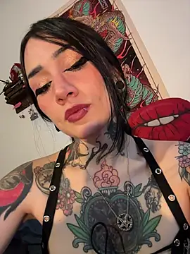 Snapshot of NinaHex chatting on November 18, 2025, 2:32 pm NinaHex online show from November 18, 2025, 2:32 pm