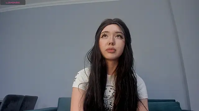 sweetmikasa online show from November 28, 2025, 6:10 pm