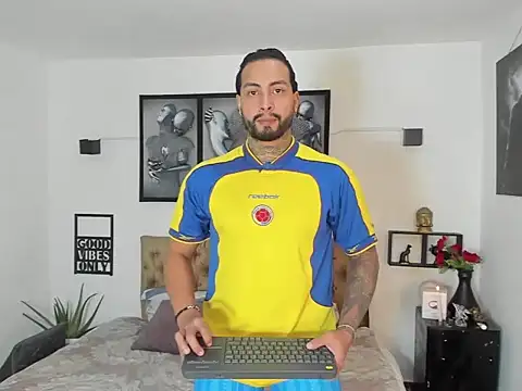 Snapshot of christopher_palmerjs chatting on November 5, 2025, 7:25 pm christopher palmerjs online show from November 5, 2025, 7:25 pm