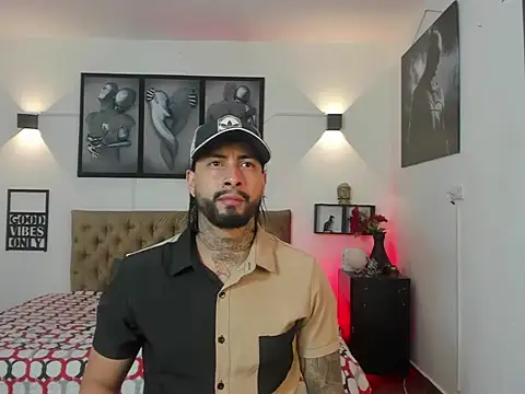 Snapshot of christopher_palmerjs chatting on December 5, 2025, 6:22 am christopher palmerjs online show from December 5, 2025, 6:22 am