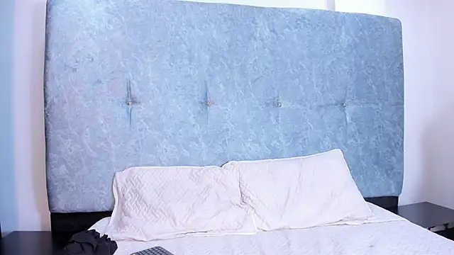 Snapshot of Catalina_Bonnet chatting on October 29, 2025, 3:42 am Catalina Bonnet online show from October 29, 2025, 3:42 am