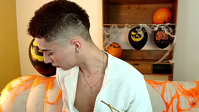 Snapshot of MatheoMontclair chatting on October 28, 2025, 8:44 pm MatheoMontclair online show from October 28, 2025, 8:44 pm