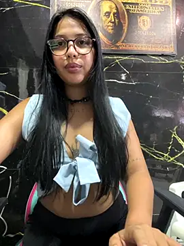 SaraChatChaud online show from October 25, 2025, 10:37 pm