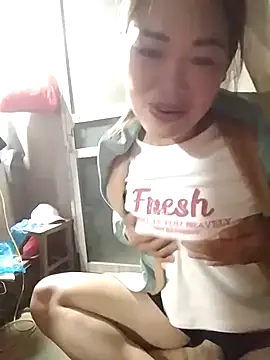 yeu-yeu online show from November 10, 2025, 1:10 pm