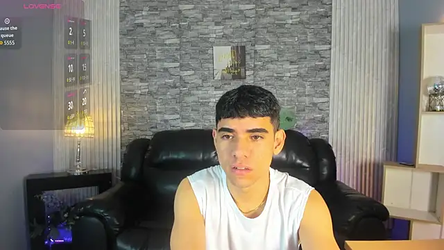 zack joness18 online show from November 15, 2025, 3:48 am