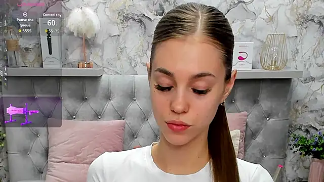 Snapshot of CandysSweet chatting on November 18, 2025, 1:11 am CandysSweet online show from November 18, 2025, 1:11 am