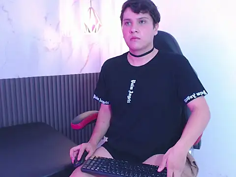 Snapshot of SamLopez1 chatting on October 29, 2025, 2:58 am SamLopez1 online show from October 29, 2025, 2:58 am