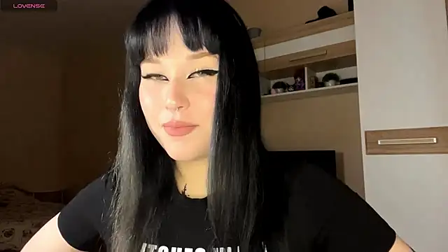 Snapshot of LaurenOveson chatting on October 28, 2025, 7:23 am LaurenOveson online show from October 28, 2025, 7:23 am