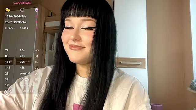 Snapshot of LaurenOveson chatting on November 2, 2025, 9:55 am LaurenOveson online show from November 2, 2025, 9:55 am