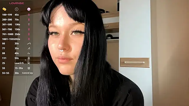 Snapshot of LaurenOveson chatting on November 6, 2025, 10:16 am LaurenOveson online show from November 6, 2025, 10:16 am