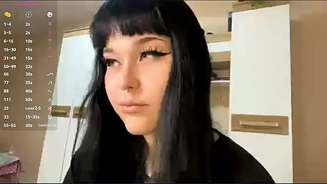 Snapshot of LaurenOveson chatting on November 15, 2025, 10:23 am LaurenOveson online show from November 15, 2025, 10:23 am