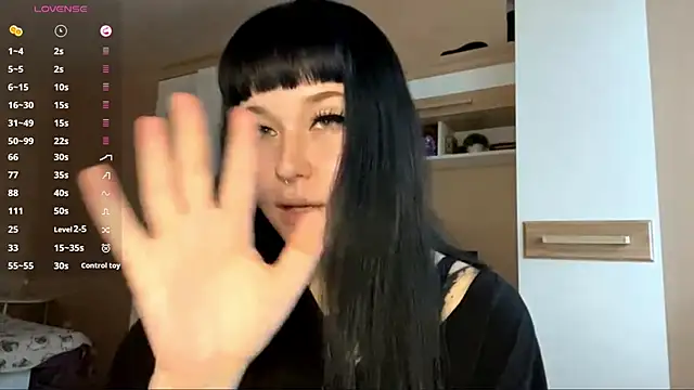 Snapshot of LaurenOveson chatting on November 27, 2025, 10:28 am LaurenOveson online show from November 27, 2025, 10:28 am