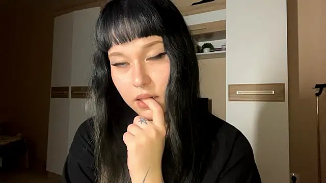 Snapshot of LaurenOveson chatting on November 29, 2025, 5:27 pm LaurenOveson online show from November 29, 2025, 5:27 pm