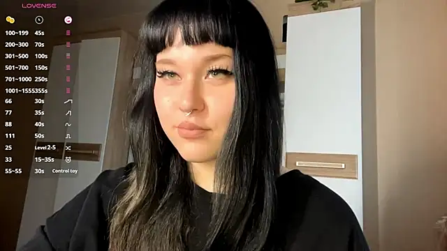 Snapshot of LaurenOveson chatting on December 1, 2025, 11:15 am LaurenOveson online show from December 1, 2025, 11:15 am