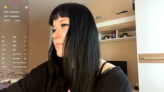 Snapshot of LaurenOveson chatting on December 4, 2025, 8:12 am LaurenOveson online show from December 4, 2025, 8:12 am