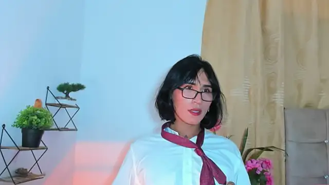 nahomi28  online show from November 4, 2025, 4:39 pm